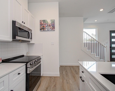 203 Danna Lane - Photo Thumbnail 10