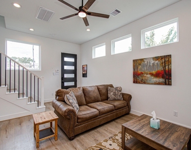 203 Danna Lane - Photo Thumbnail 6