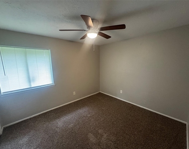 23139 Lestergate Drive - Photo Thumbnail 12