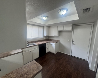 23139 Lestergate Drive - Photo Thumbnail 3