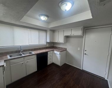 23139 Lestergate Drive - Photo Thumbnail 8