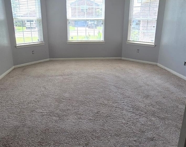 2318 Oyster Bay Avenue - Photo Thumbnail 6