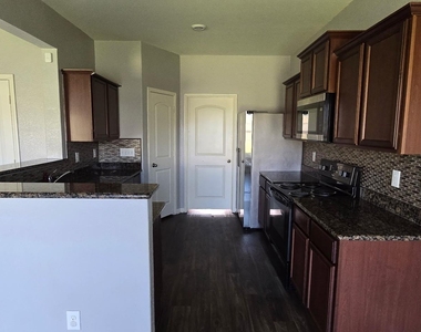 2318 Oyster Bay Avenue - Photo Thumbnail 3