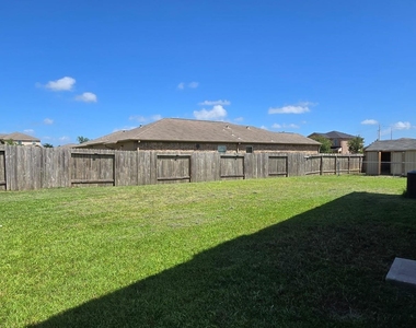 2318 Oyster Bay Avenue - Photo Thumbnail 12
