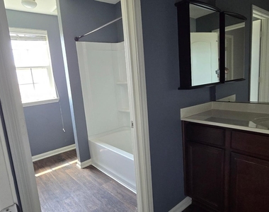 2318 Oyster Bay Avenue - Photo Thumbnail 11
