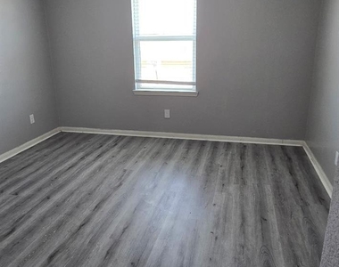 2318 Oyster Bay Avenue - Photo Thumbnail 10