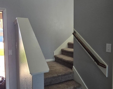 2318 Oyster Bay Avenue - Photo Thumbnail 5