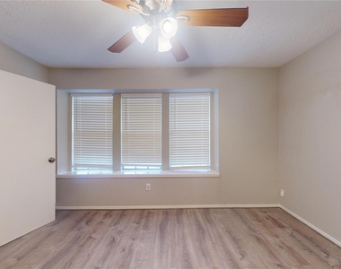 2331 Barrington Place - Photo Thumbnail 40