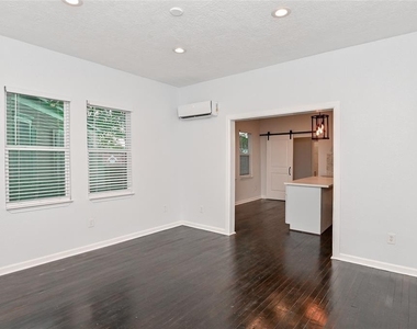 201 Marie Street - Photo Thumbnail 6