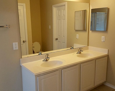111 Gallery Cove Court - Photo Thumbnail 15
