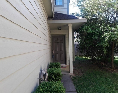 111 Gallery Cove Court - Photo Thumbnail 2