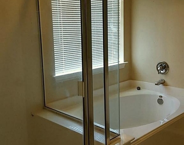 111 Gallery Cove Court - Photo Thumbnail 12