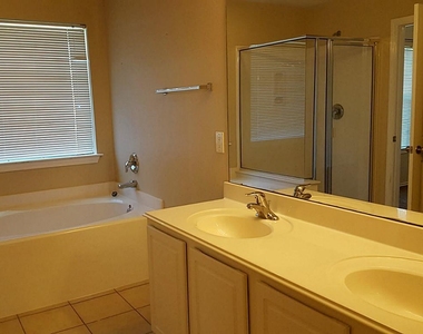111 Gallery Cove Court - Photo Thumbnail 10