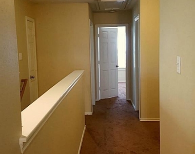 111 Gallery Cove Court - Photo Thumbnail 13