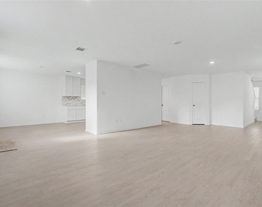 6323 Geyser Starish Drive - Photo Thumbnail 4
