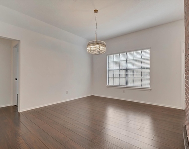 6 Green Slope Place - Photo Thumbnail 14