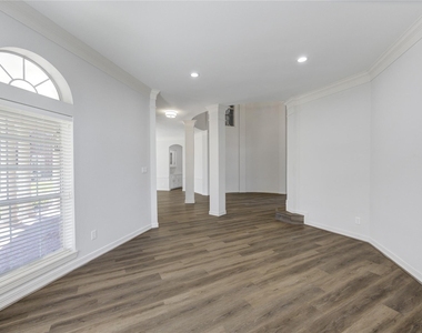 3007 Mullingar Walk - Photo Thumbnail 3