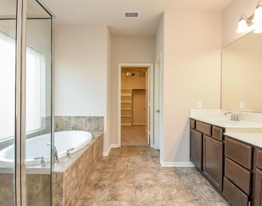 4215 Mill Oaks Drive - Photo Thumbnail 25