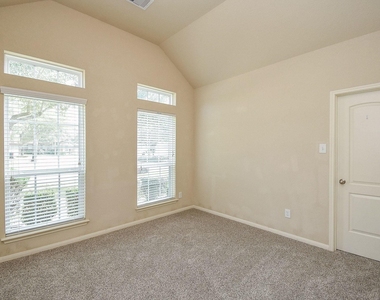 4215 Mill Oaks Drive - Photo Thumbnail 16