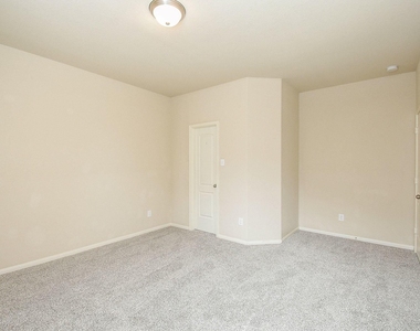 4215 Mill Oaks Drive - Photo Thumbnail 20