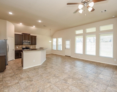 4215 Mill Oaks Drive - Photo Thumbnail 11