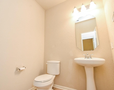 4215 Mill Oaks Drive - Photo Thumbnail 5