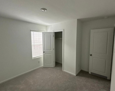 939 Pertuso Lane Lane - Photo Thumbnail 15