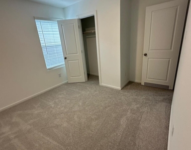 939 Pertuso Lane Lane - Photo Thumbnail 11