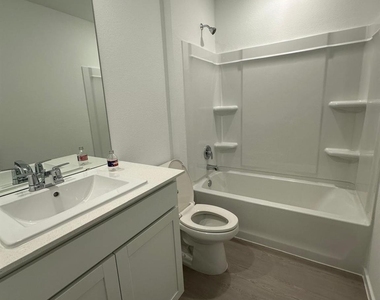 939 Pertuso Lane Lane - Photo Thumbnail 12