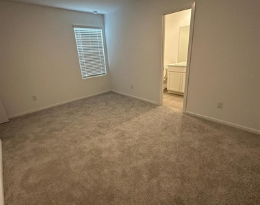 939 Pertuso Lane Lane - Photo Thumbnail 10