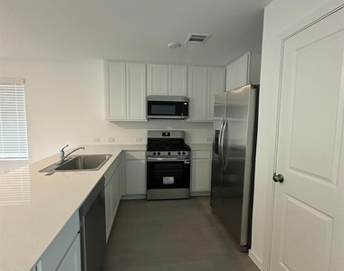 939 Pertuso Lane Lane - Photo Thumbnail 6