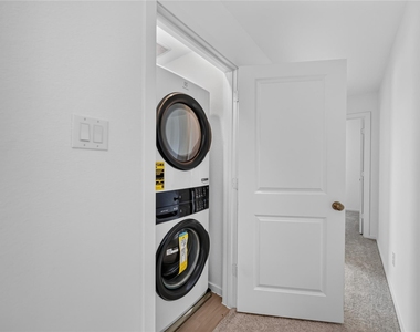 939 Pertuso Lane - Photo Thumbnail 10