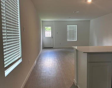 939 Pertuso Lane Lane - Photo Thumbnail 7
