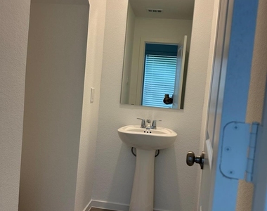 939 Pertuso Lane Lane - Photo Thumbnail 14