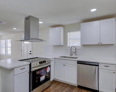 804 Carnegie Street - Photo Thumbnail 6