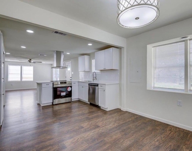 804 Carnegie Street - Photo Thumbnail 8