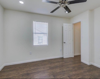 804 Carnegie Street - Photo Thumbnail 15
