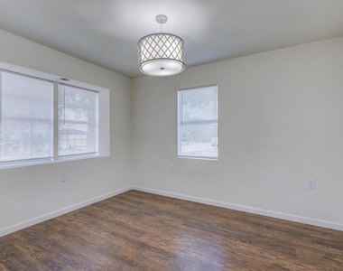 804 Carnegie Street - Photo Thumbnail 14