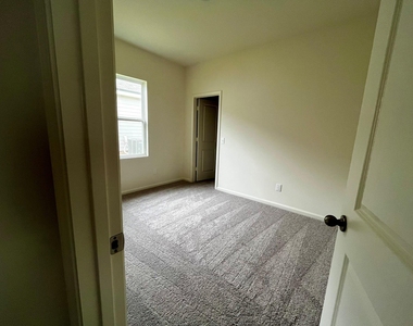 31266 Williams Landing St - Photo Thumbnail 9