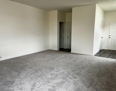 31266 Williams Landing St - Photo Thumbnail 2