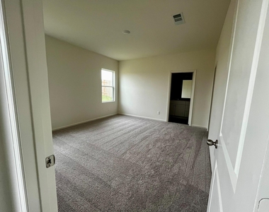 31266 Williams Landing St - Photo Thumbnail 7