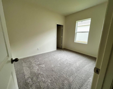 31266 Williams Landing St - Photo Thumbnail 8