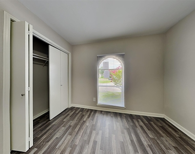 16007 Brookford Drive - Photo Thumbnail 11