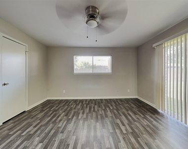 16007 Brookford Drive - Photo Thumbnail 8