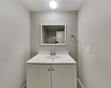 16007 Brookford Drive - Photo Thumbnail 13