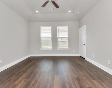 10502 Moon Valley Lane - Photo Thumbnail 7