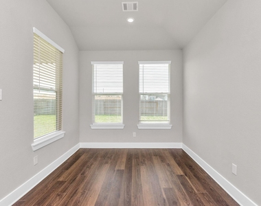 10502 Moon Valley Lane - Photo Thumbnail 4