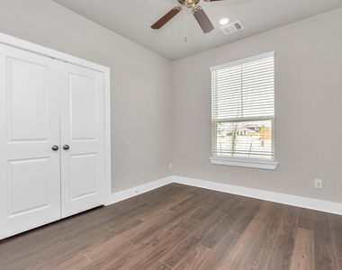 10502 Moon Valley Lane - Photo Thumbnail 11