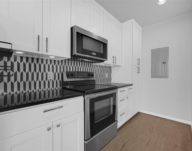 5925 Almeda Road - Photo Thumbnail 4