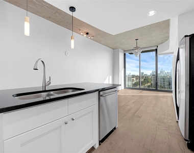 5925 Almeda Road - Photo Thumbnail 5